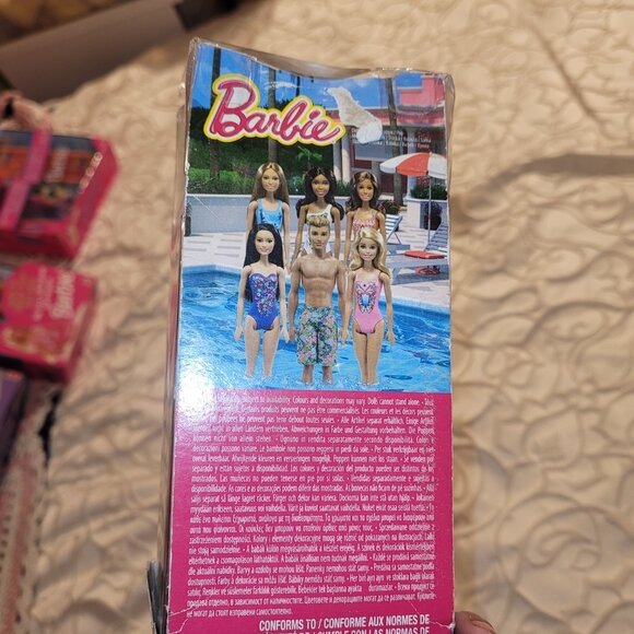 Gift with Barbie Purchase! 2015 swimming Barbie - Picture 15 of 16